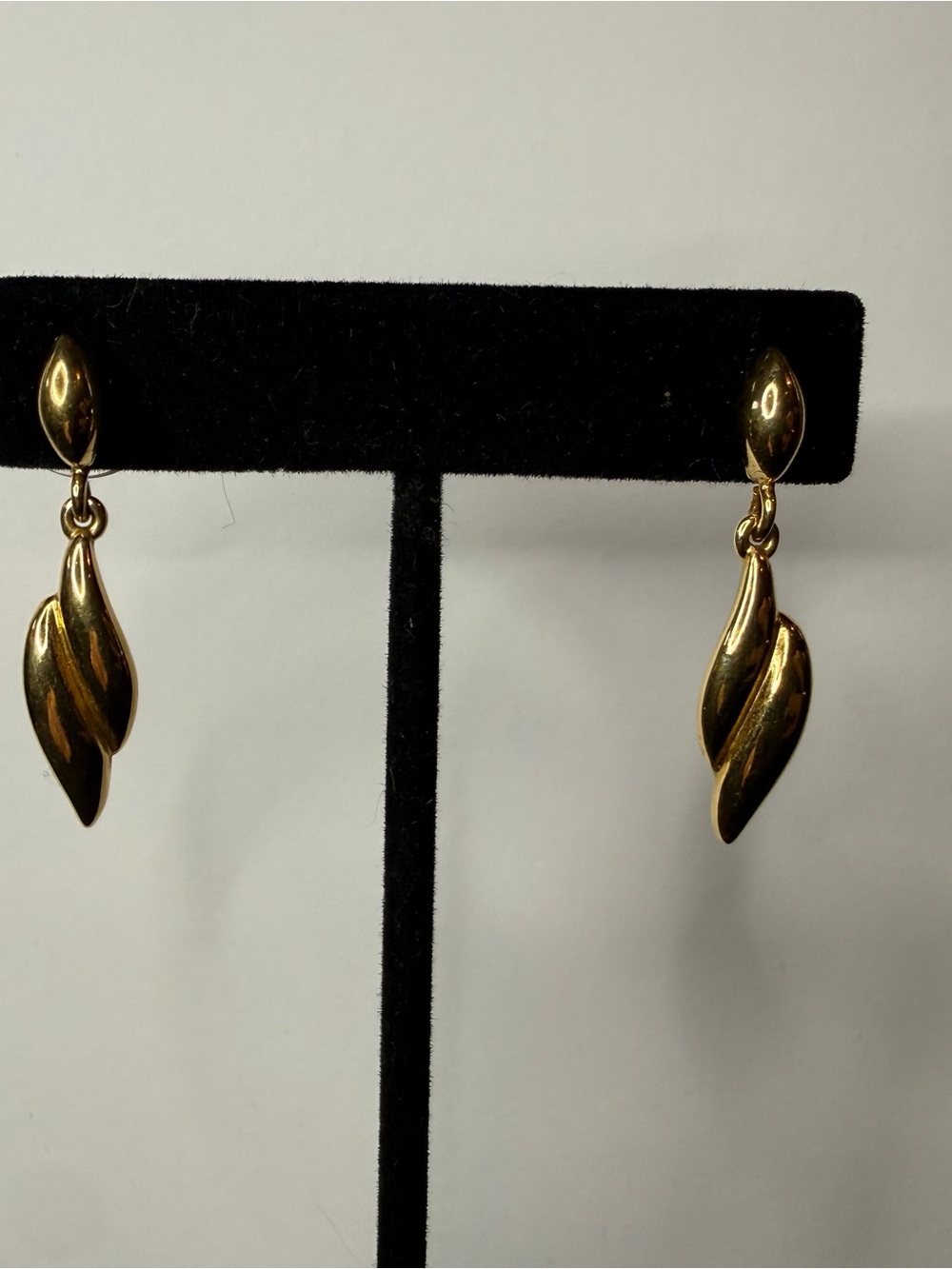 VTG Trifari Gold Tone Stud Earrings